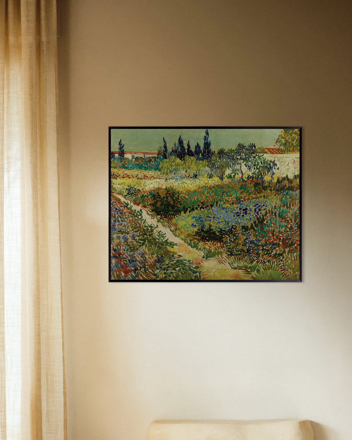 Poster van Tuin in Arles (1888) van Vincent van Gogh, met metalen lijst
