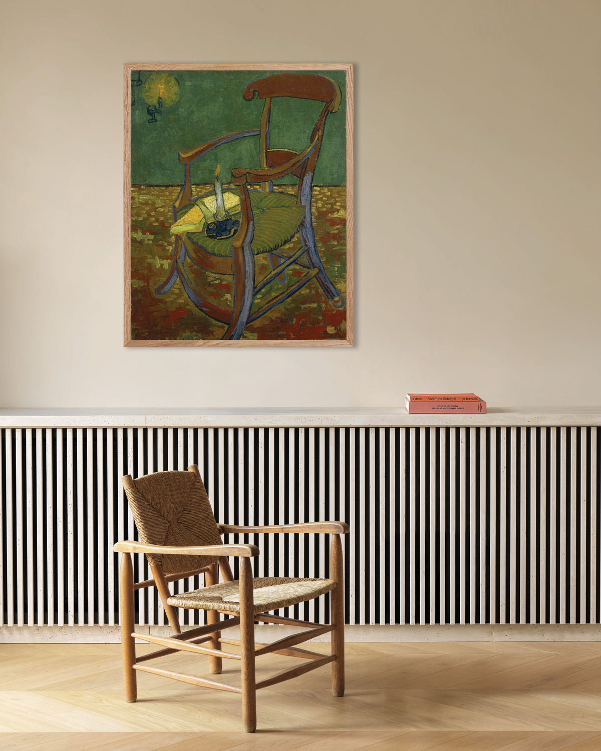 Poster van De stoel van Gauguin (1888) van Vincent van Gogh, met naturel houten lijst