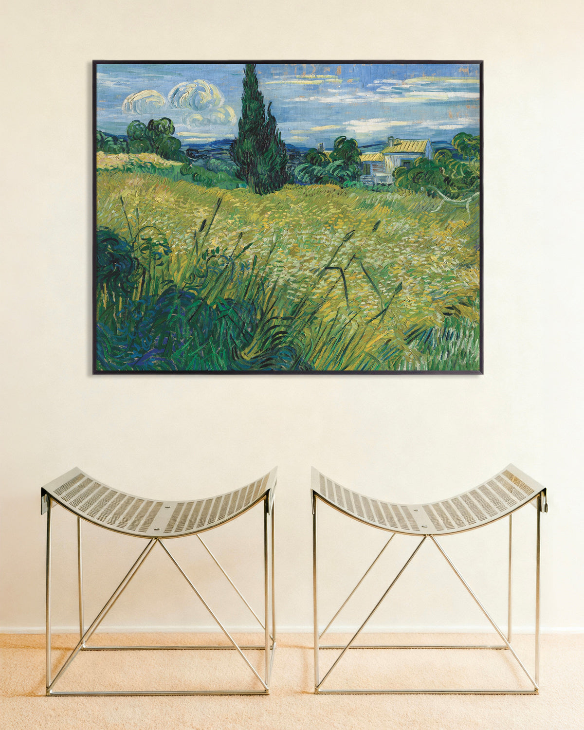 Poster van Groen korenveld met cipres (1889) van Vincent van Gogh, met metalen lijst