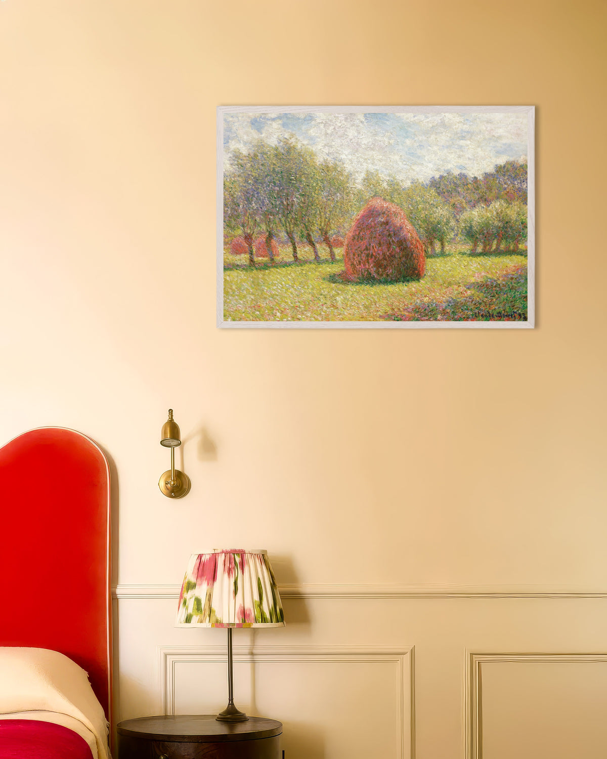 Poster Hooibergen in Giverny (1893) van Claude Monet met witte houten lijst
