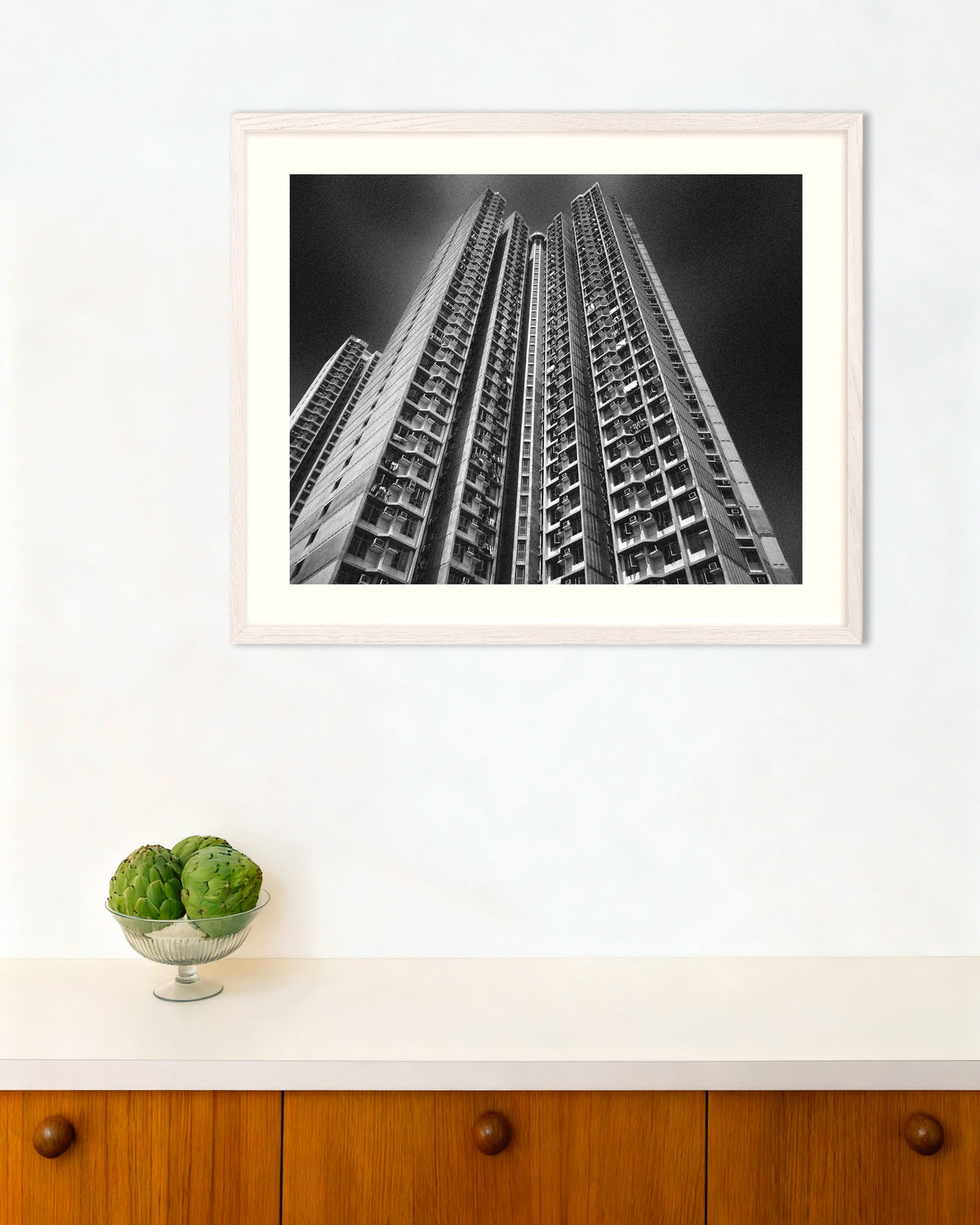 Poster ‘Hoogbouwcanyon’, met witte houten lijst