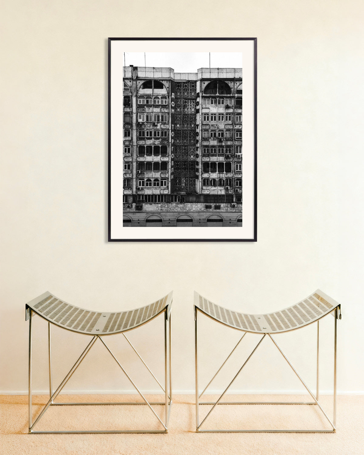 Poster ‘Gevel van het handelshuis’, met metalen lijst