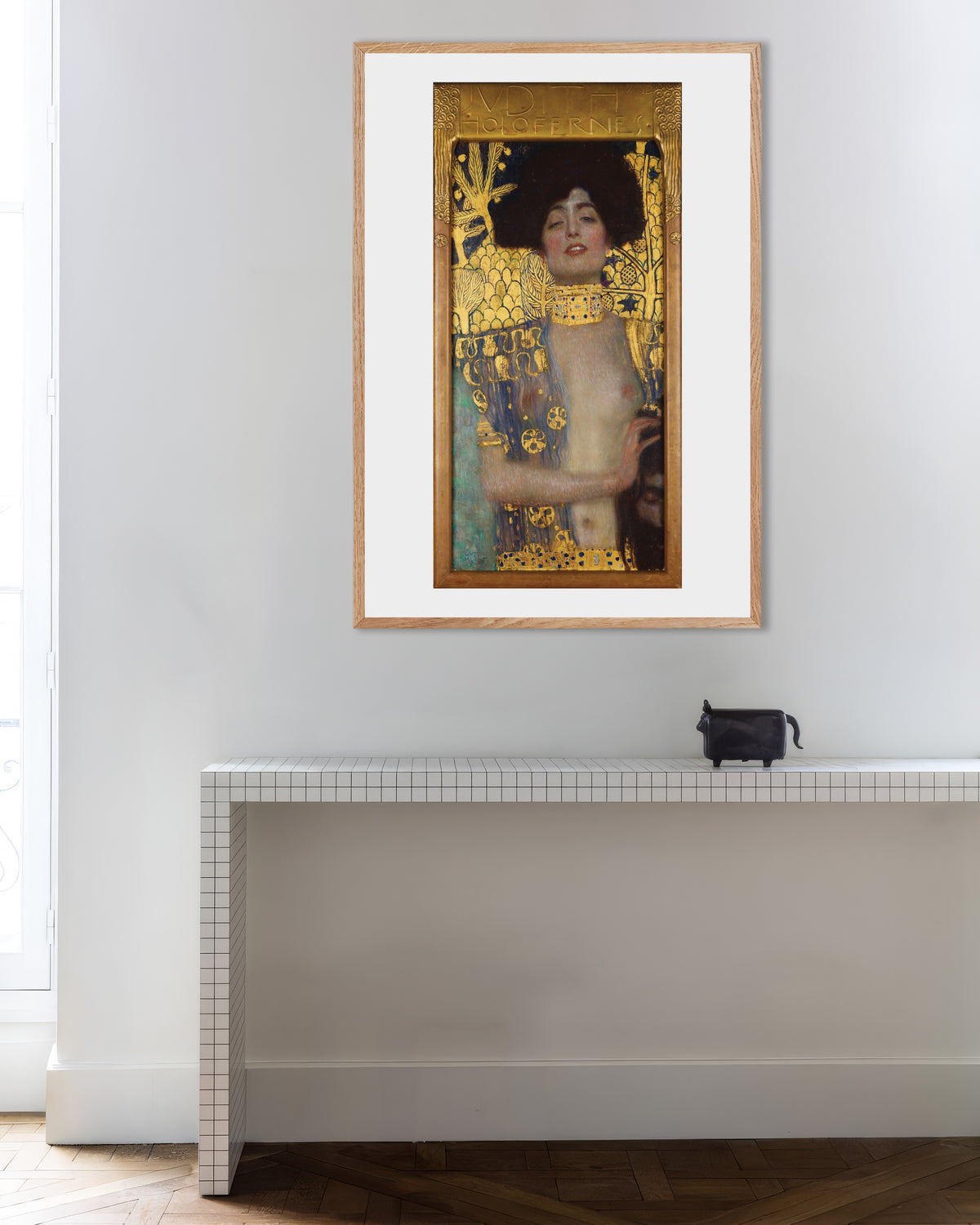 Poster Judith I (1901) van Gustav Klimt met naturel houten lijst