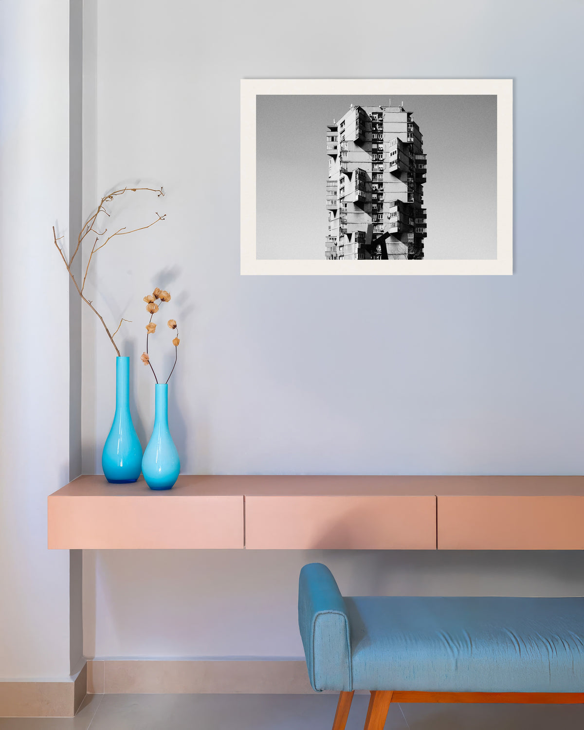 Poster ‘Eenzame toren met uitstekende balkons’