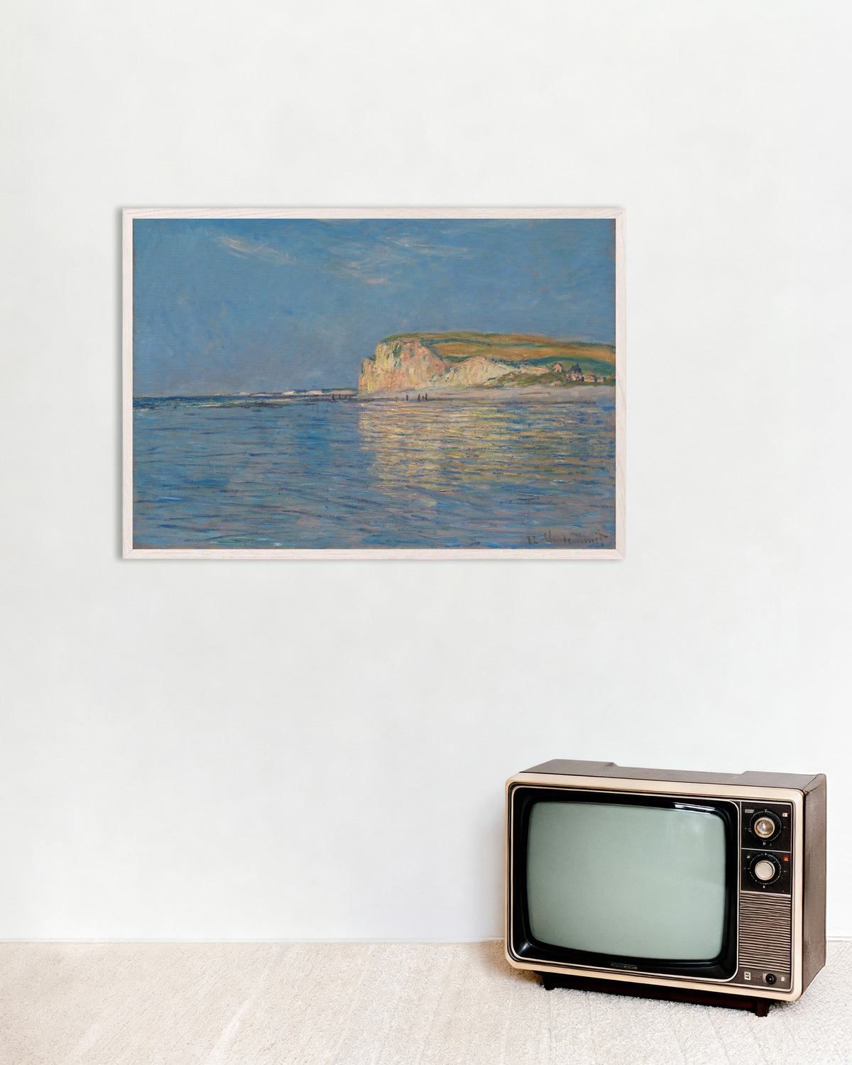 Poster Eb bij Pourville, nabij Dieppe (1882) van Claude Monet met witte houten lijst