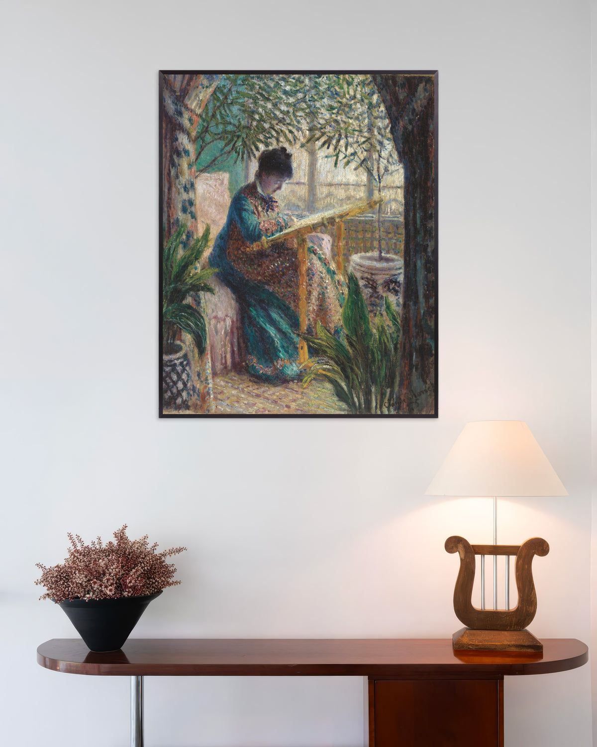 Poster Madame Monet aan het borduren (1875) van Claude Monet met metalen lijst