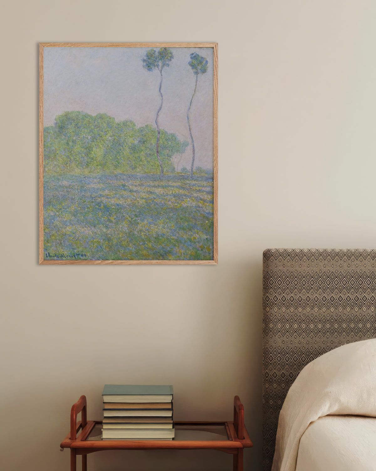 Poster Weide bij Giverny (1894) van Claude Monet met naturel houten lijst