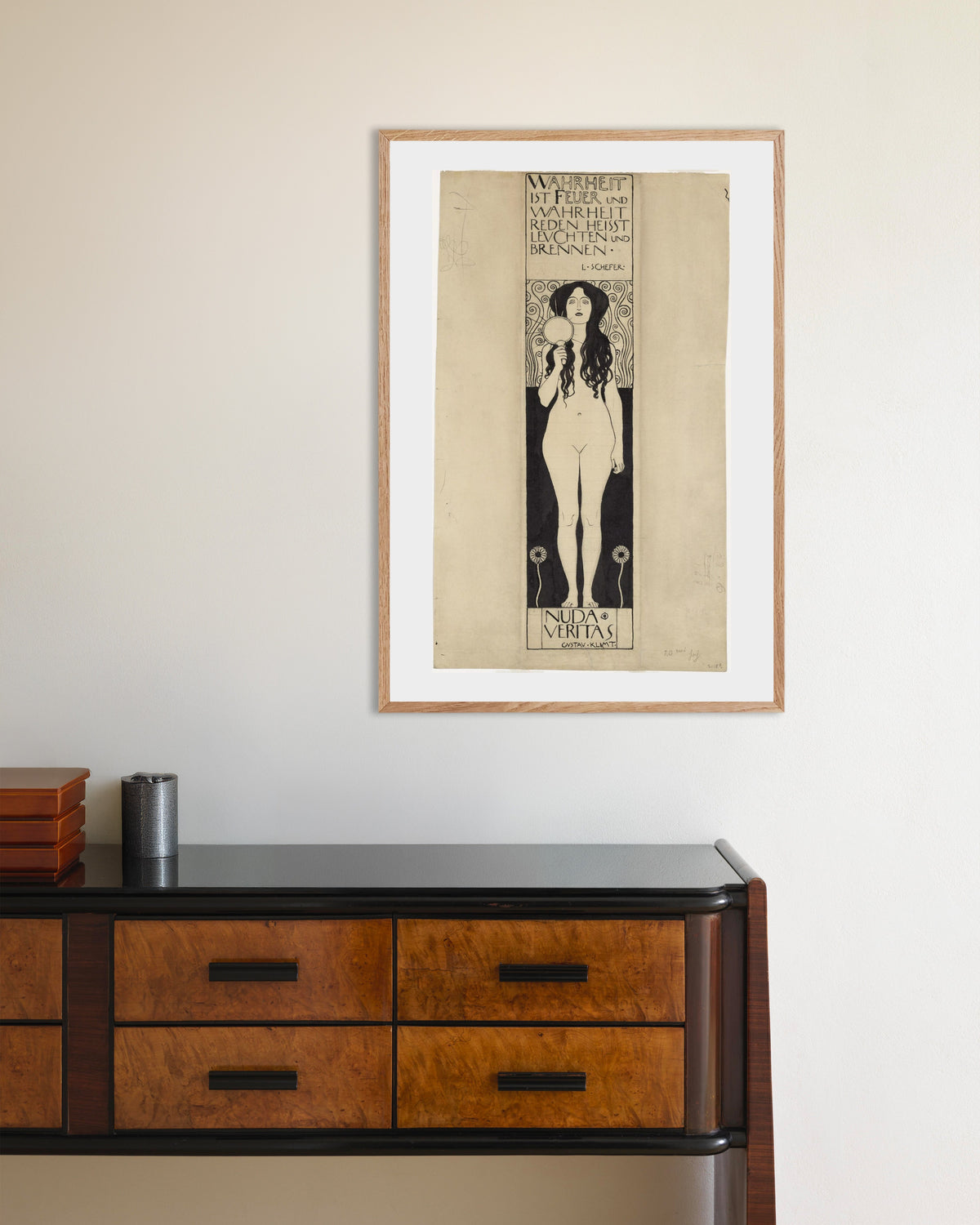 Poster Nuda Veritas (1898) van Gustav Klimt met naturel houten lijst