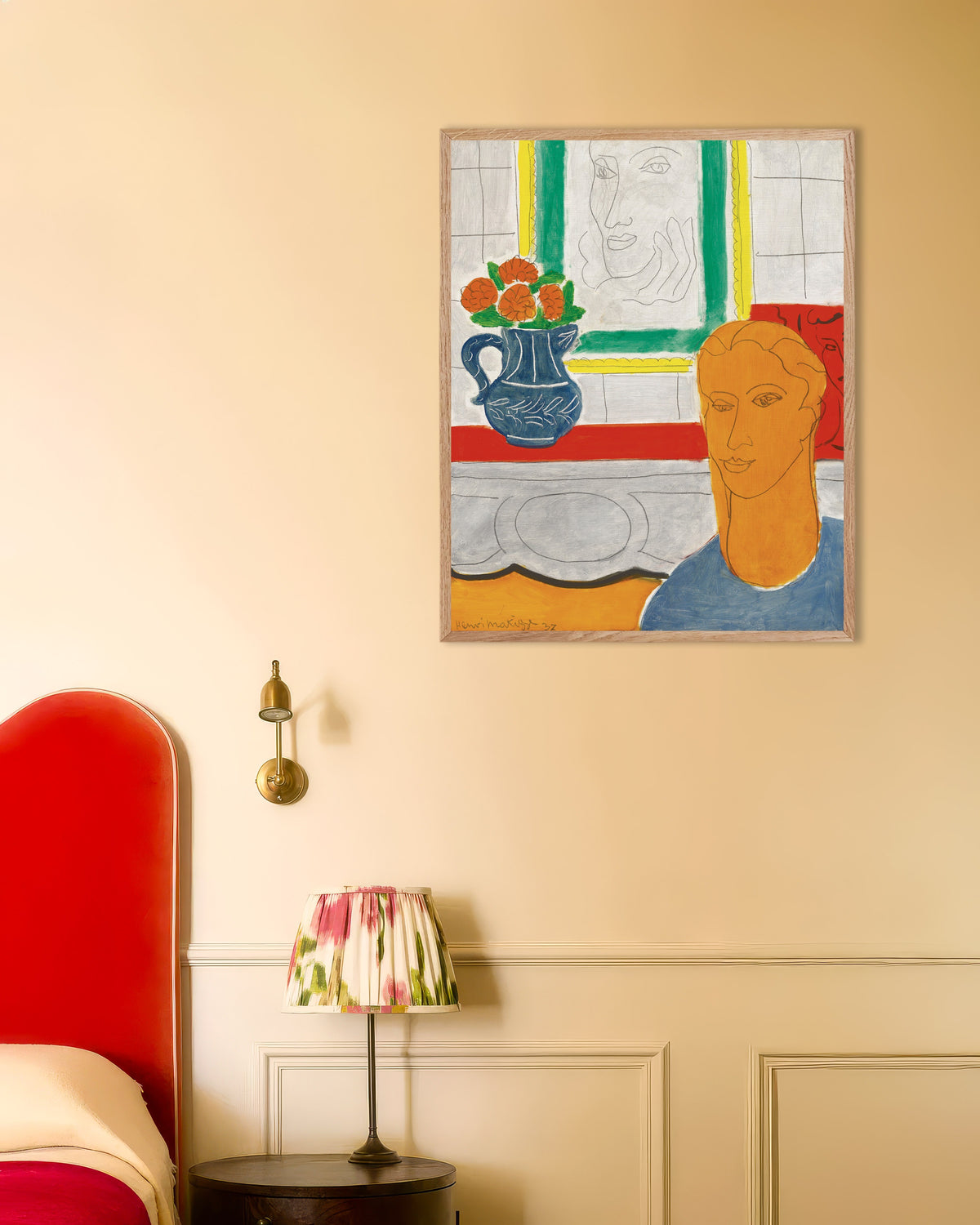 Poster van Okerkleurig hoofd (Figuur en boeket) (1937) van Henri Matisse, met een naturel houten lijst