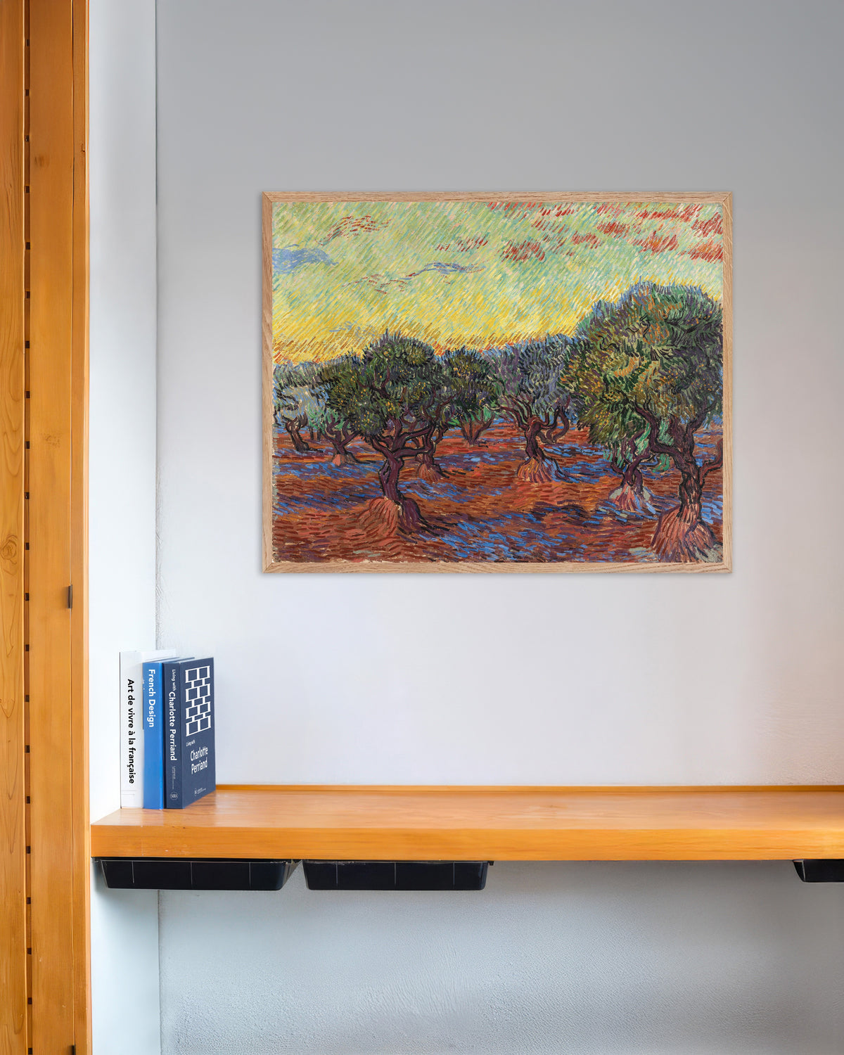 Poster van Olijfgaard met oranje lucht (1889) van Vincent van Gogh, met houten lijst in naturel
