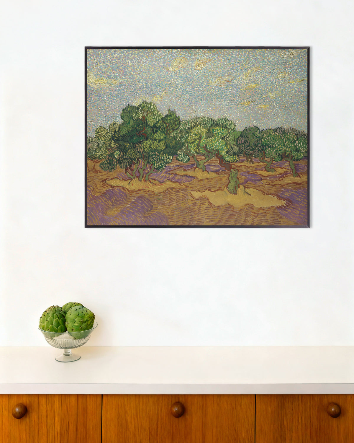 Poster van Olijfbomen onder een bleke hemel (1889) van Vincent van Gogh, met metalen lijst
