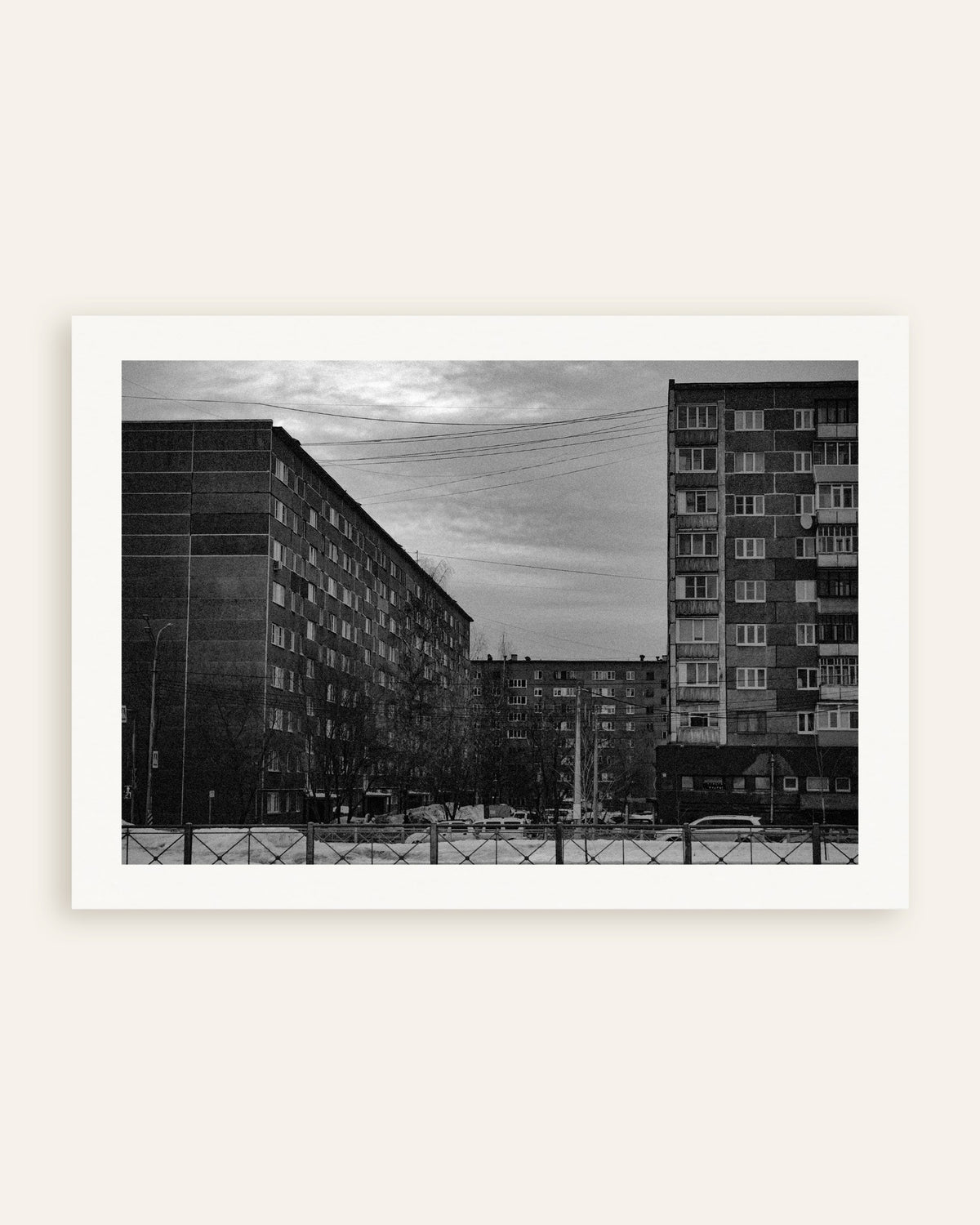 Poster ‘Flats van betonpanelen in de winter’, miniatuur