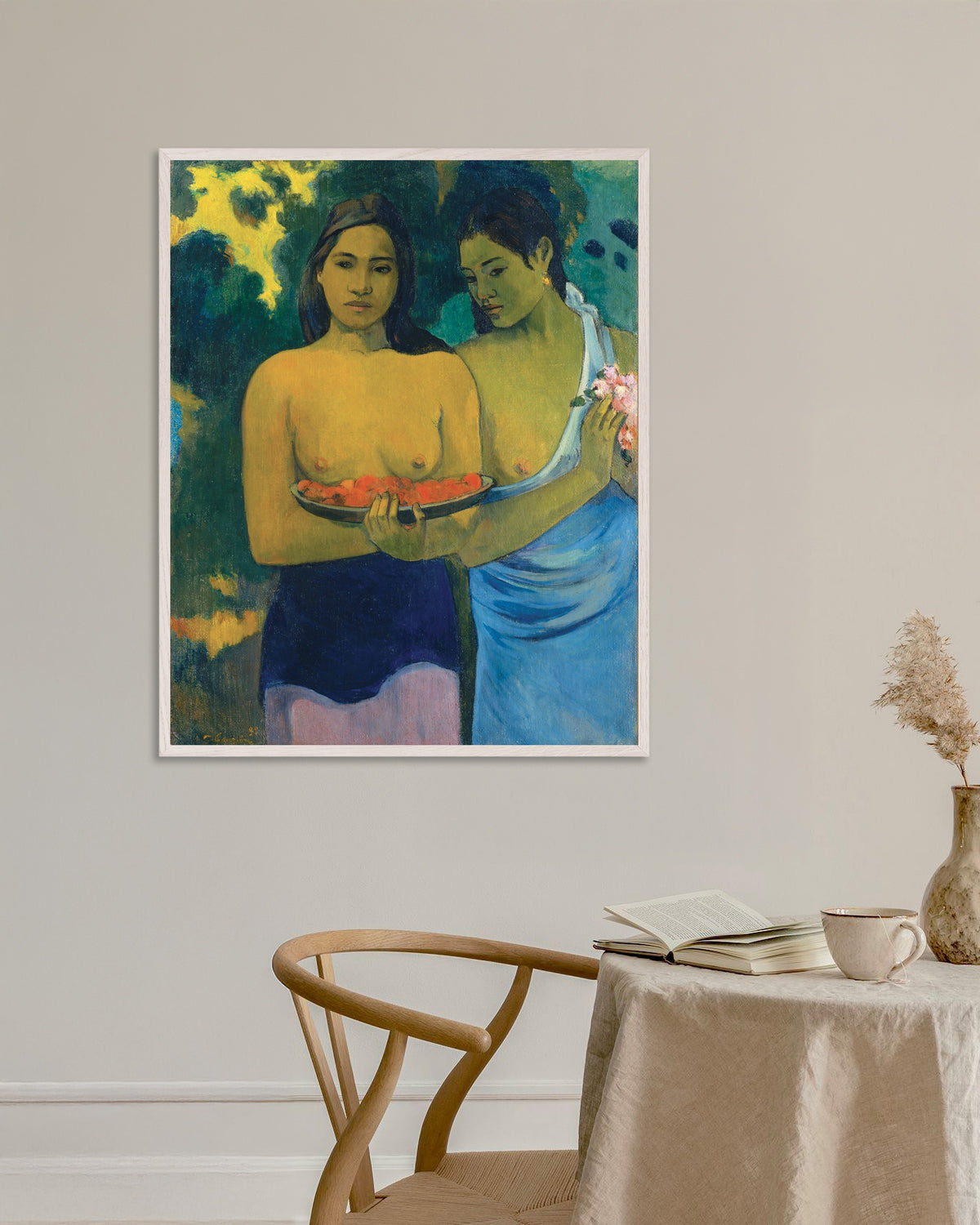 Poster van Paul Gauguin, Twee Tahitiaanse vrouwen, met witte houten lijst