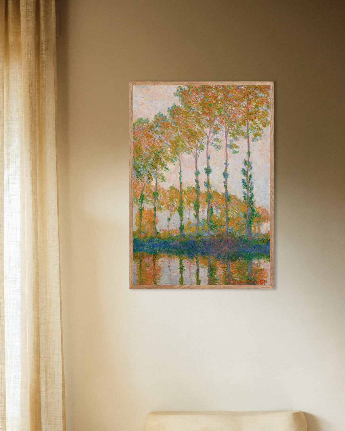 Poster Populieren aan de oever van de Epte, herfst (1891) van Claude Monet met naturel houten lijst