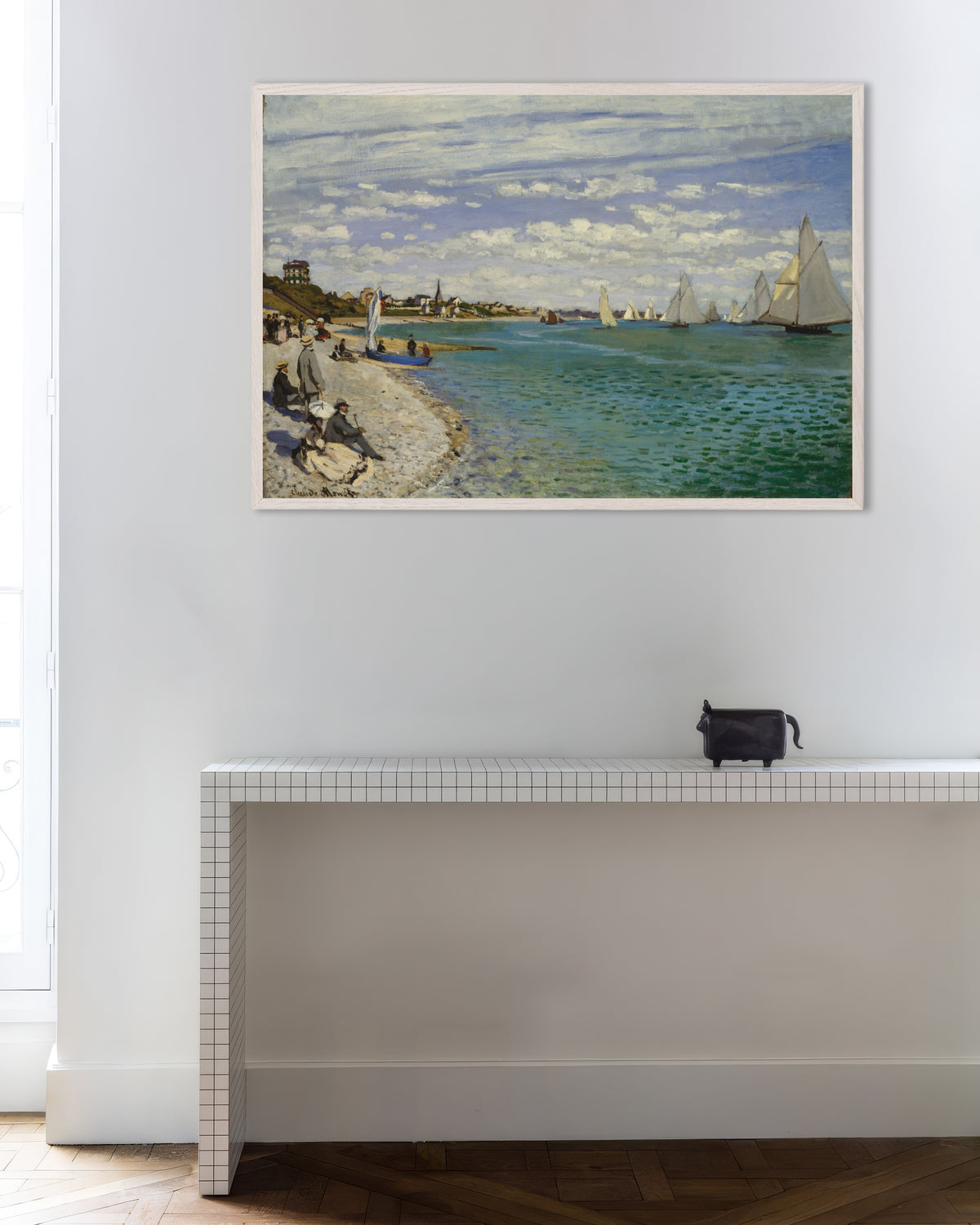 Poster Regatta bij Sainte-Adresse (1867) van Claude Monet met witte houten lijst