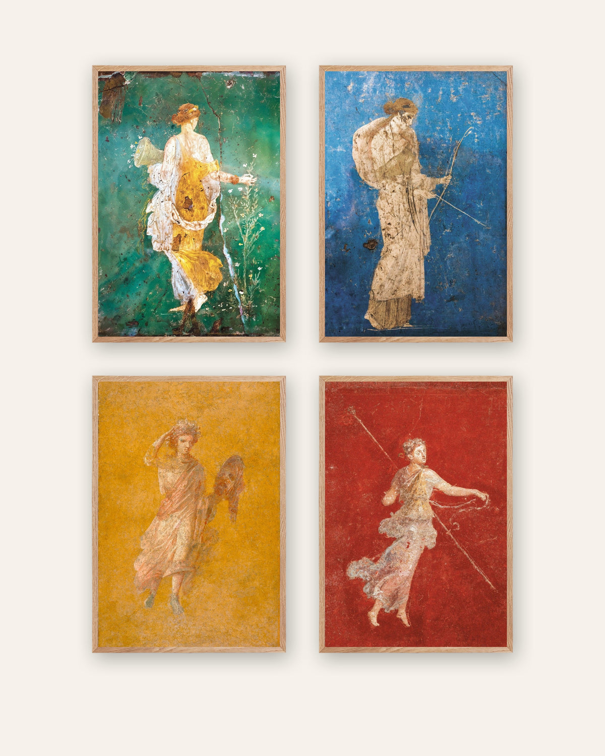 Set van 4 posters met Romeinse fresco’s, Flora, Artemis, Melpomene en Maenade, in naturel houten lijsten