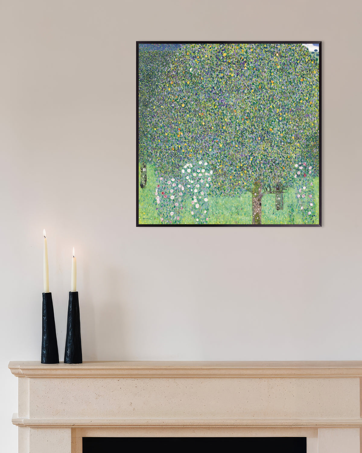 Poster Rozenstruiken onder de bomen (1905) van Gustav Klimt met metalen lijst