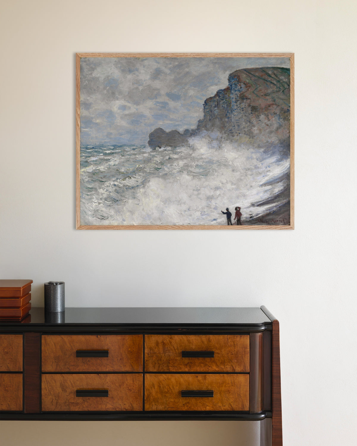 Poster Storm bij Étretat (1883) van Claude Monet met naturel houten lijst