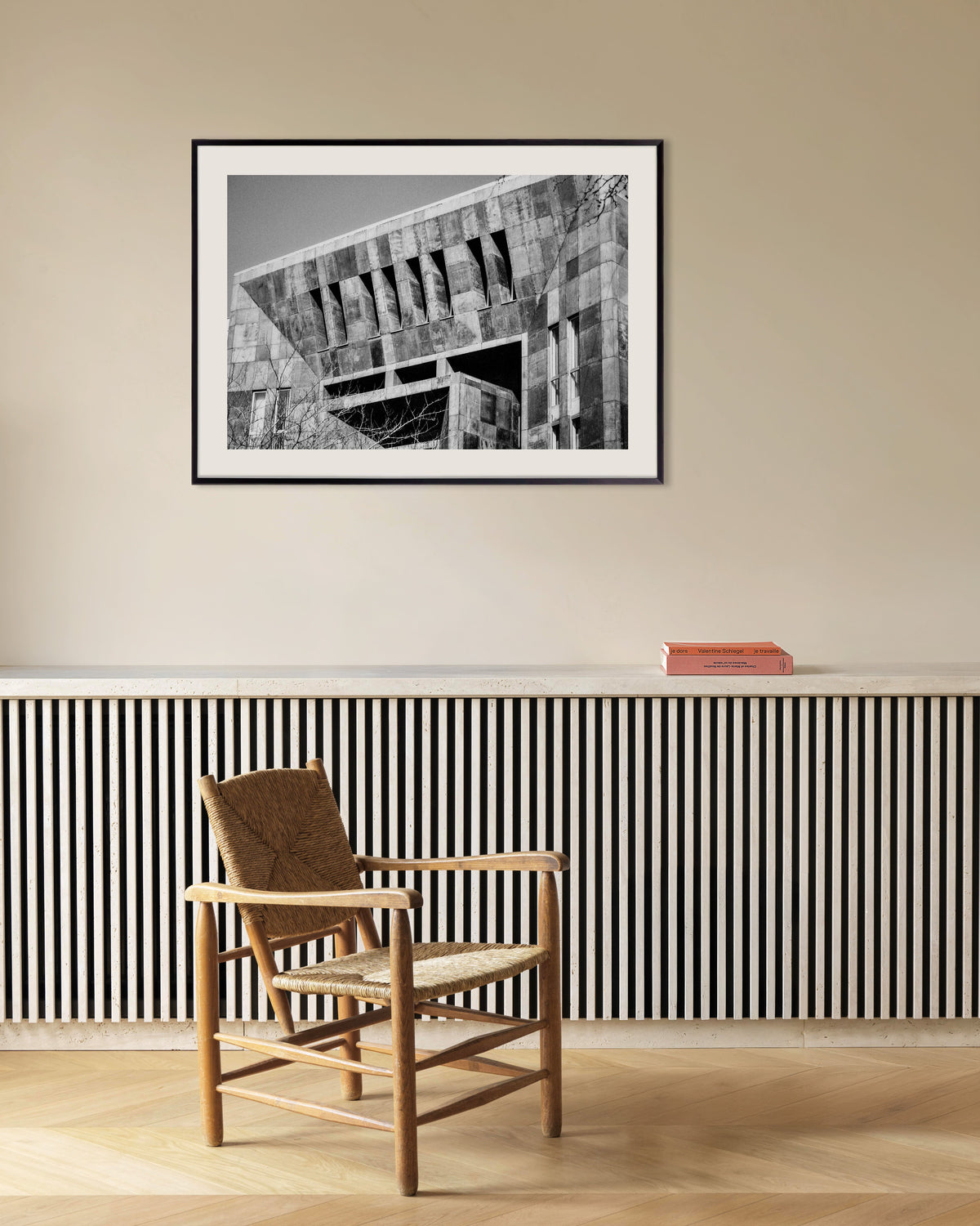 Poster ‘Zaagtandgevel van beton’, met metalen lijst