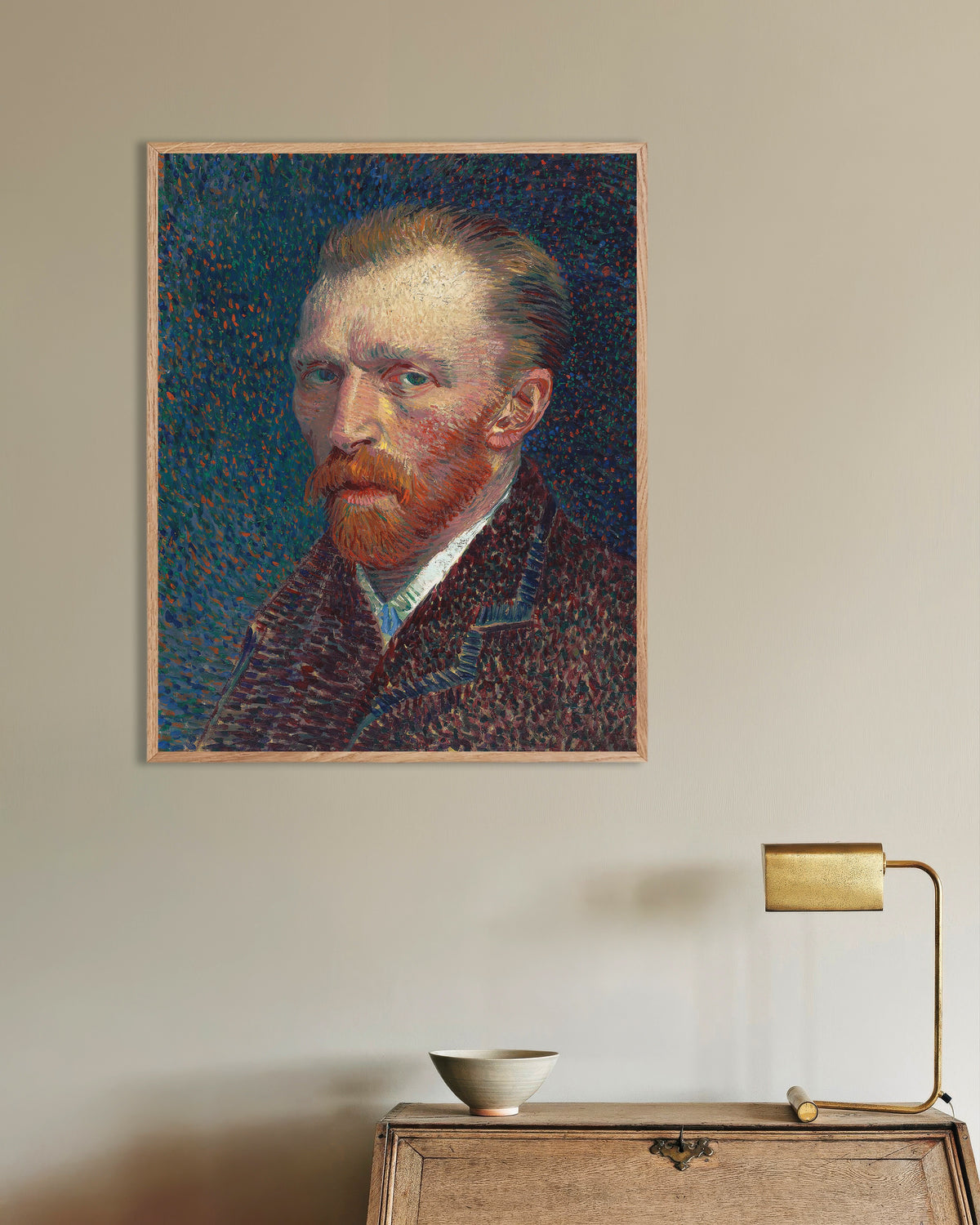 Poster van Zelfportret op een blauwe achtergrond met stippen (1887) van Vincent van Gogh, met naturel houten lijst