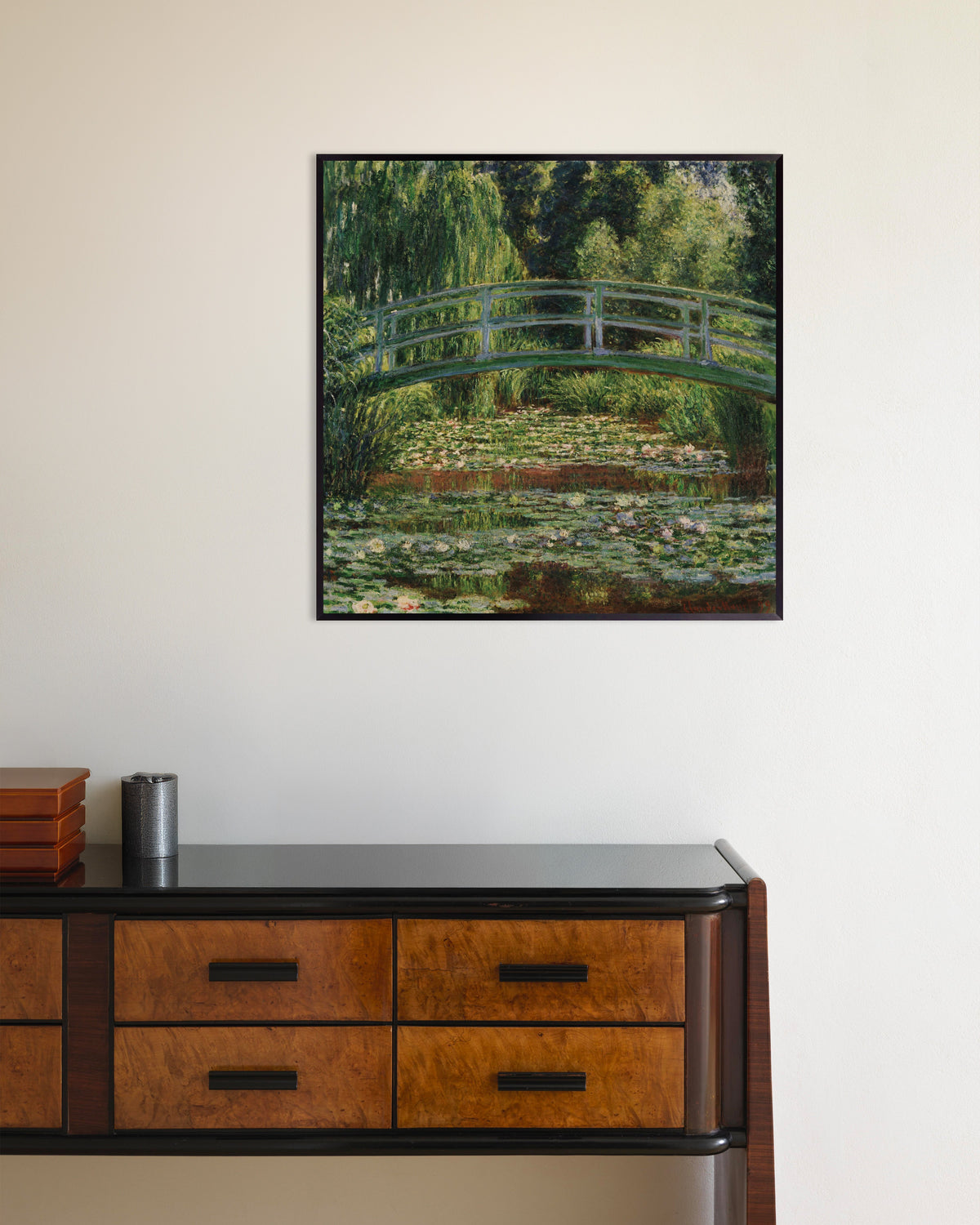 Poster De Japanse brug en de waterlelievijver, Giverny (1899) van Claude Monet met metalen lijst