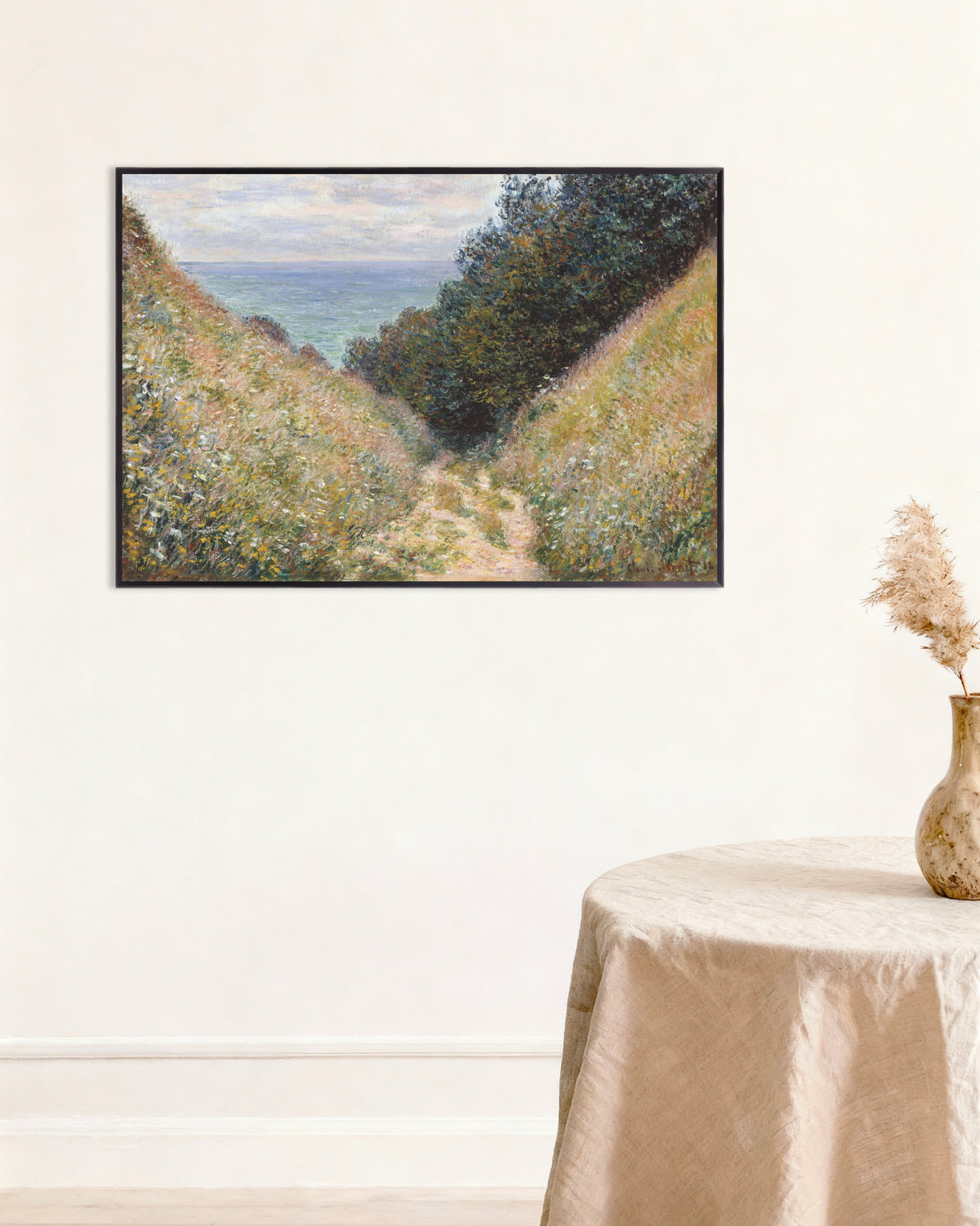 Poster Holle weg bij La Cavée, Pourville (1882) van Claude Monet met metalen lijst