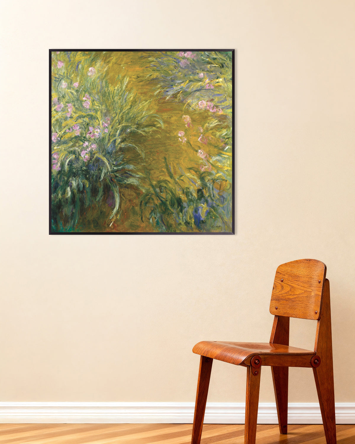 Poster Het pad door de irissen (1914–1917) van Claude Monet met metalen lijst