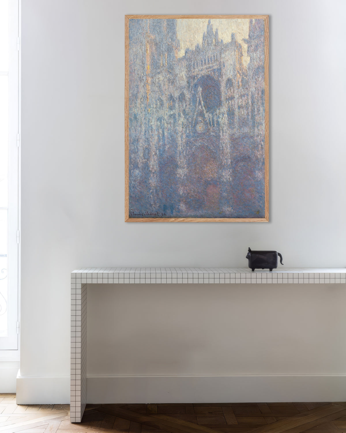 Poster Het portaal van de kathedraal van Rouen in het ochtendlicht (1894) van Claude Monet met naturel houten lijst