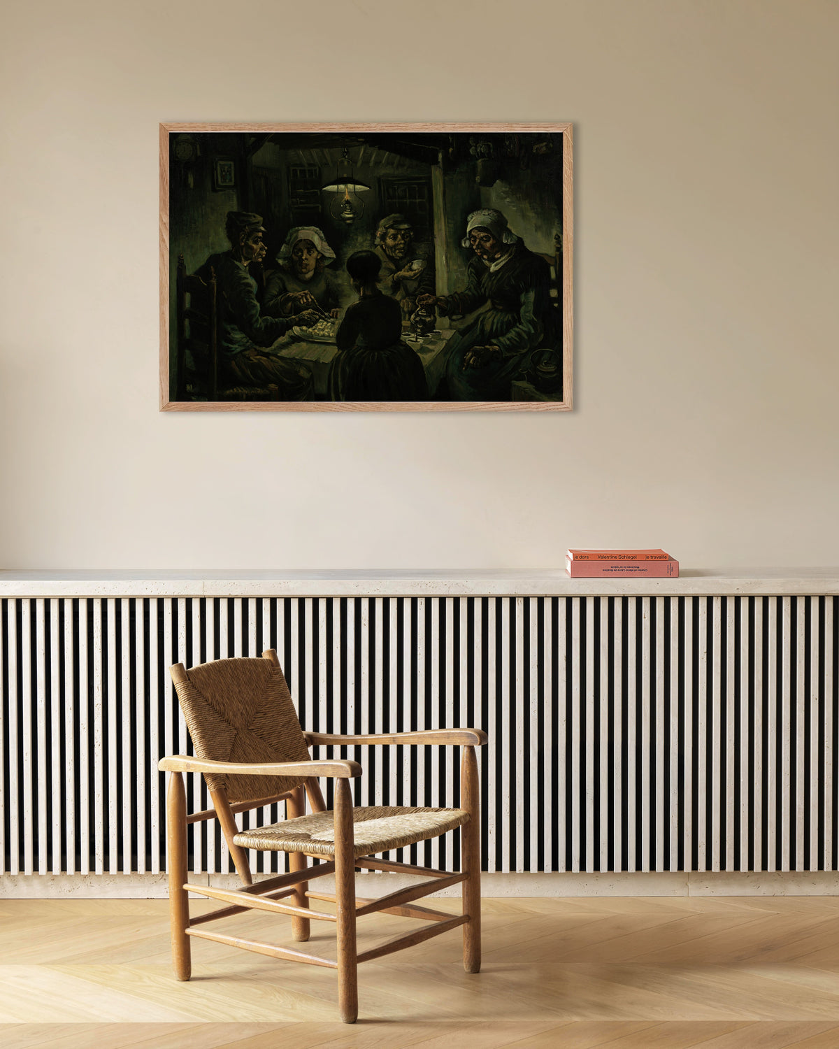 Poster De aardappeleters (1885) van Vincent van Gogh, met naturel houten lijst