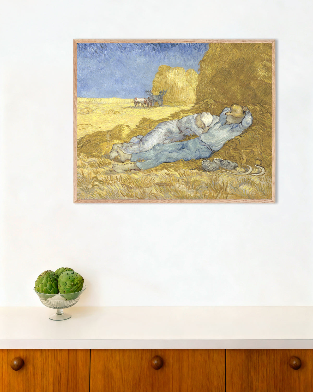 Poster van De siësta, naar Millet (1890) van Vincent van Gogh, met naturel houten lijst