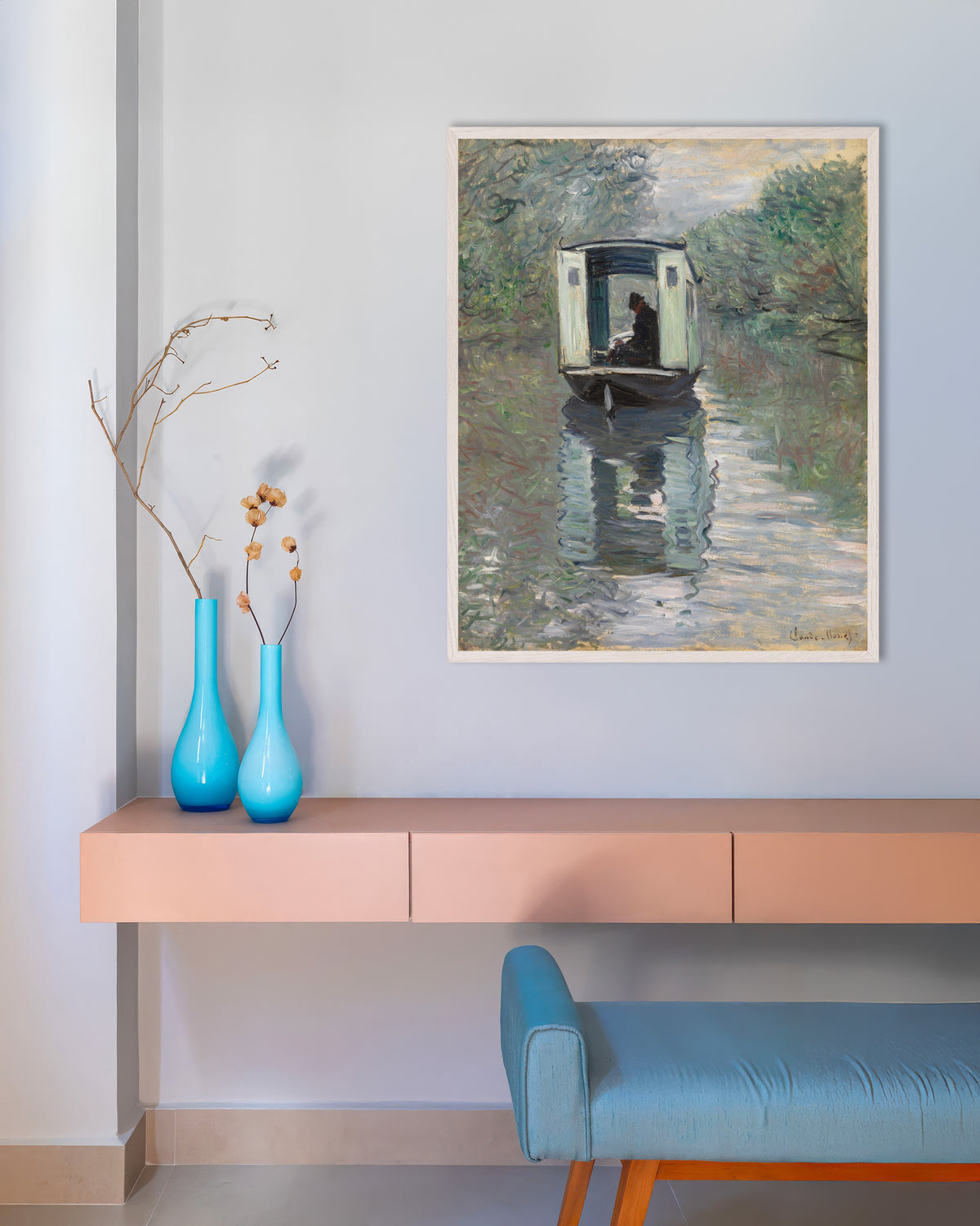 Poster De atelierboot (1876) van Claude Monet met witte houten lijst