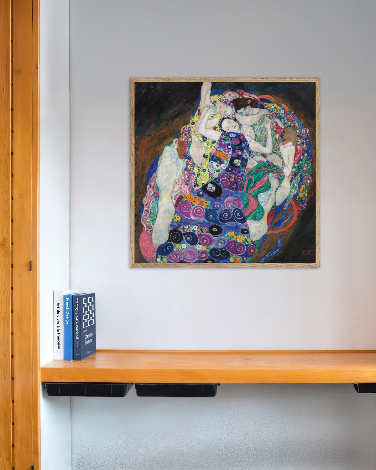 Poster De maagd (1913) van Gustav Klimt met naturel houten lijst