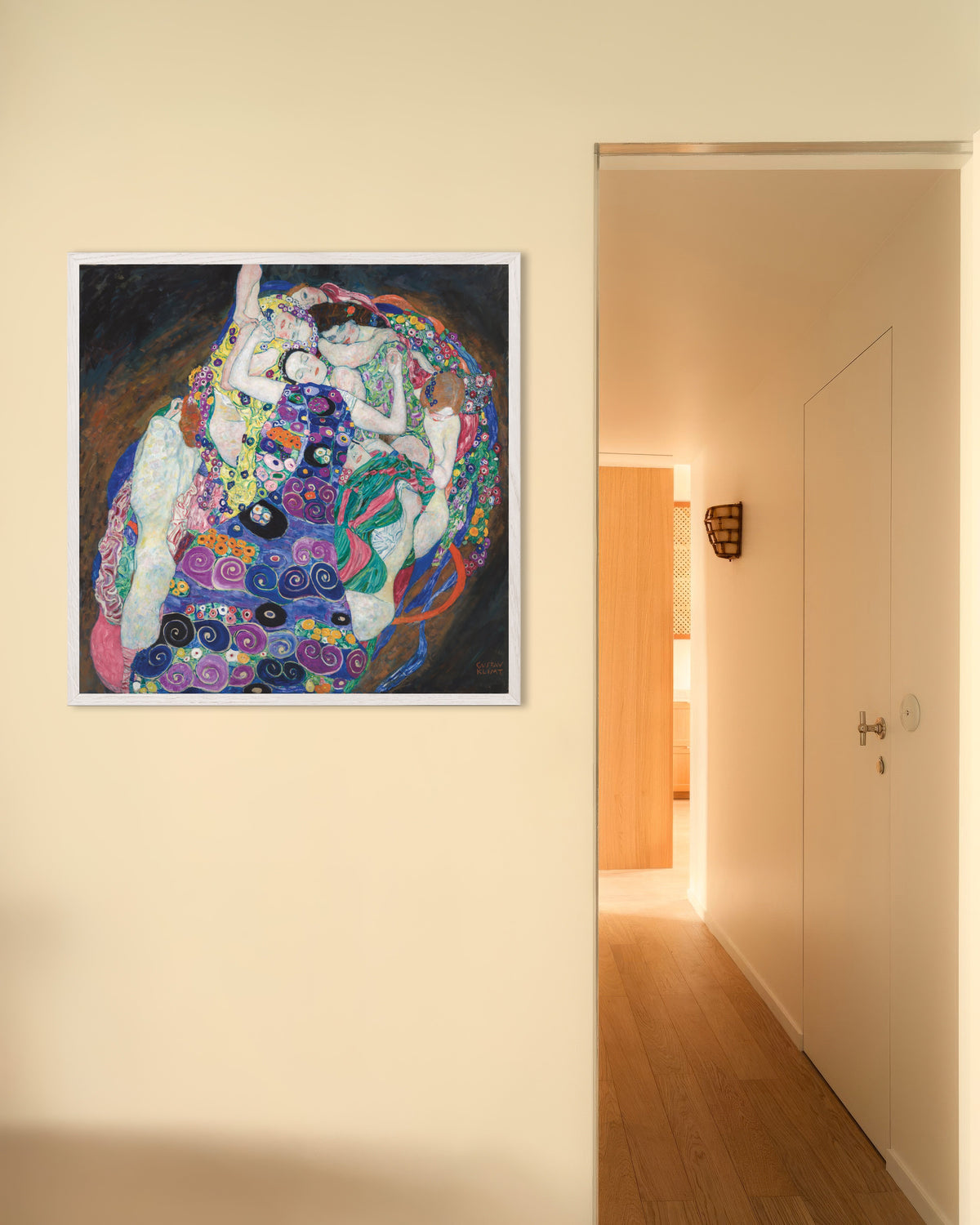Poster De maagd (1913) van Gustav Klimt met witte houten lijst