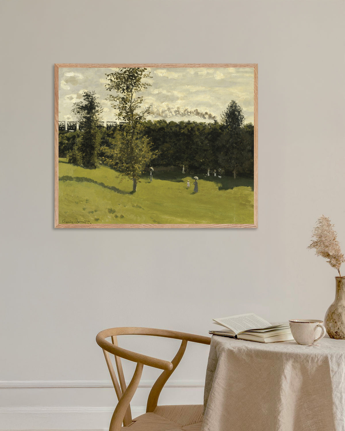 Poster Trein op het platteland (ca. 1870) van Claude Monet met naturel houten lijst