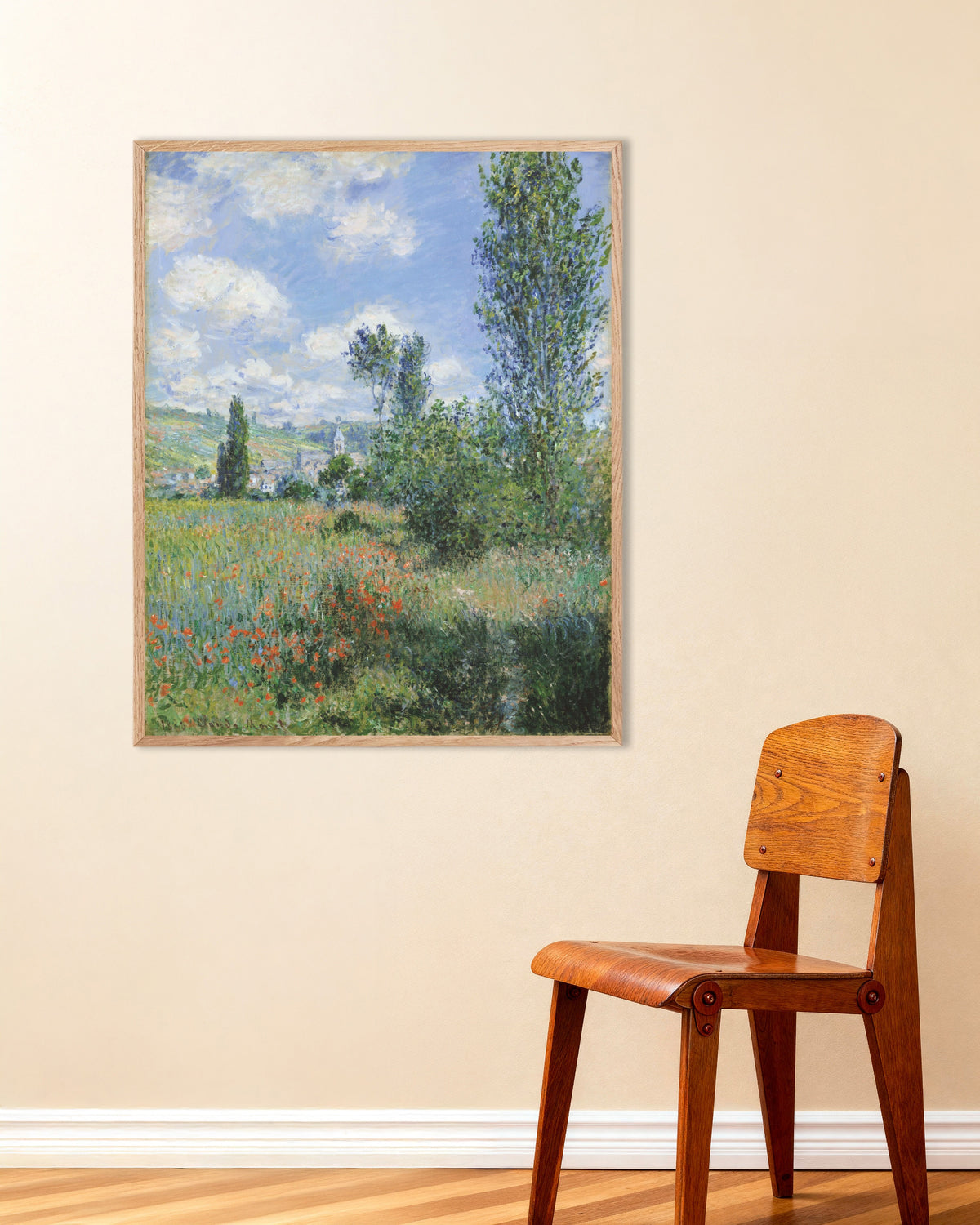 Poster Gezicht op Vétheuil (1880) van Claude Monet met naturel houten lijst
