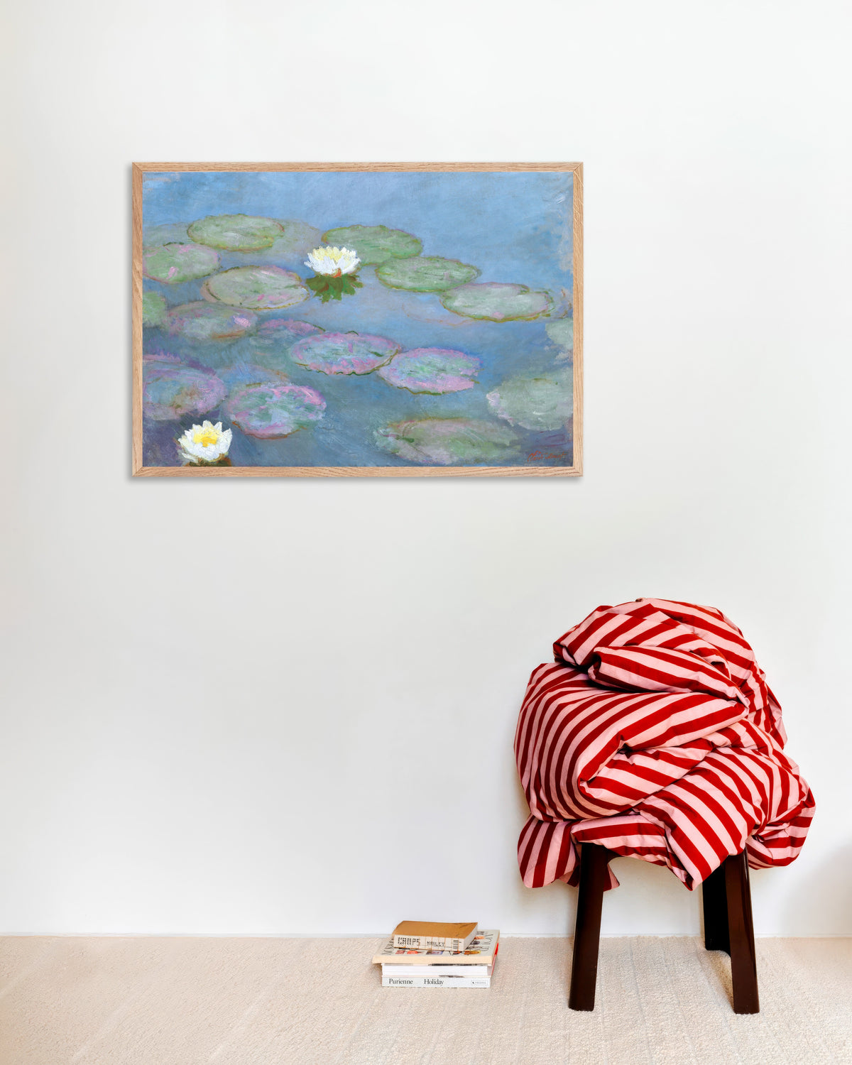 Poster Waterlelies (ca. 1897–1899) van Claude Monet met naturel houten lijst