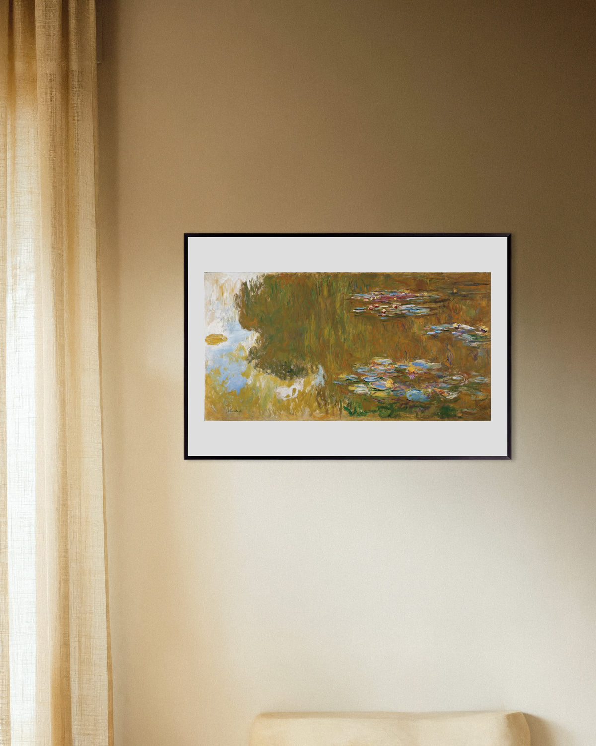 Poster Waterlelievijver met weerspiegelingen van wilgen (ca. 1917–1919) van Claude Monet met metalen lijst
