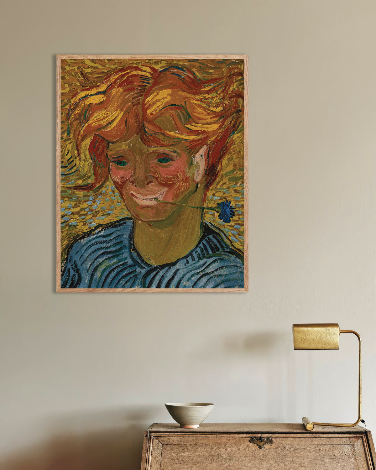 Poster van Jonge man met een korenbloem (1890) van Vincent van Gogh, met naturel houten lijst